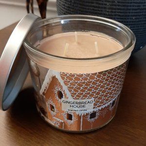 NWT Gingerbread House scented 3 wick candle 13 oz